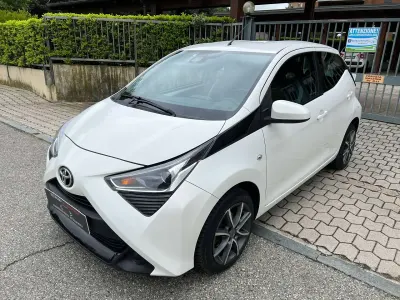 Begagnad Toyota Aygo X-clusiv 72 HK (52 kW) 2019 Vit Halvkombi