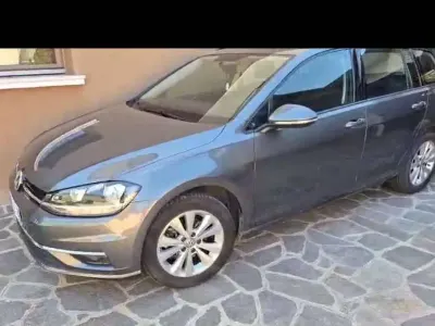Usata VW Golf VII Business 116 CV (85 kW) 2017 Grigio Station wagon