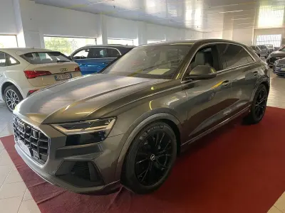 Usata Audi Q8 Sport 286 CV (210 kW) 2020 Grigio SUV