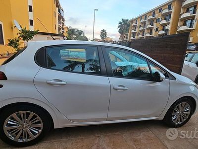 Usata Peugeot 208 82 CV (60 kW) 2017 Bianco Utilitaria