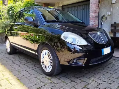Usata Lancia Ypsilon 69 CV (50 kW) 2011 Nero Utilitaria