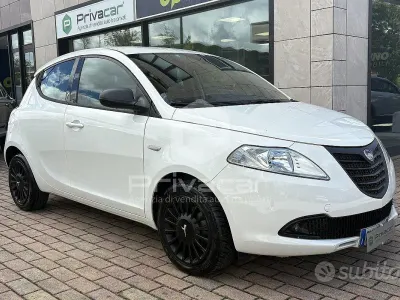 Używany Lancia Ypsilon 69 KM (50 kW) 2015 Biały Hatchback