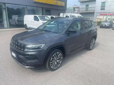 Usata Jeep Compass Summit 131 CV (96 kW) 2025 Graphite grey SUV