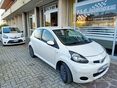 Usata Toyota Aygo Connect Style 68 CV (50 kW) 2011 Bianco Utilitaria