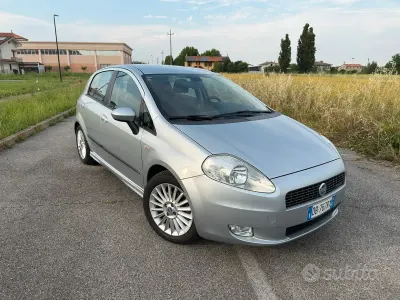 Usata Fiat Grande Punto 90 CV (66 kW) 2006 Grigio Utilitaria