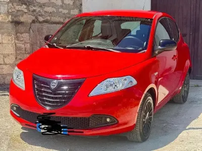 Usata Lancia Ypsilon 69 CV (50 kW) 2015 Rosso Utilitaria