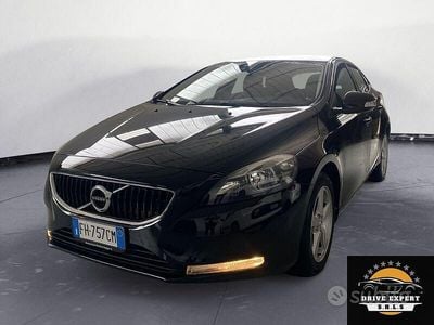 Usata Volvo V40 R-Design Momentum 120 CV (88 kW) 2017 Nero Berlina