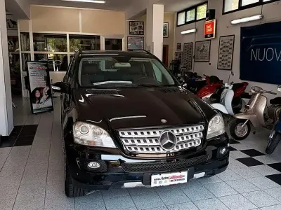 Usata Mercedes ML320 224 CV (164 kW) 2008 Nero SUV