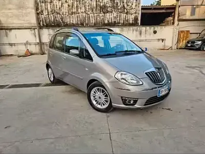 Usata Lancia Musa 120 CV (88 kW) 2008 Marrone Monovolume