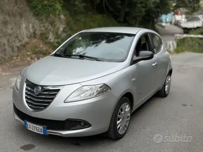 Usata Lancia Ypsilon 69 CV (50 kW) 2013 Grigio Utilitaria