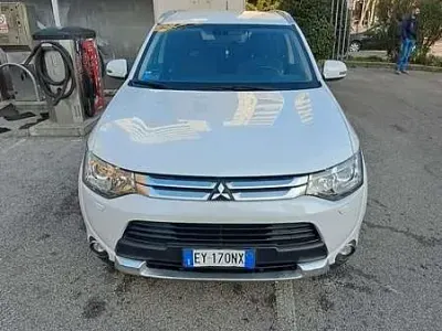 Usata Mitsubishi Outlander Instyle 170 CV (125 kW) 2015 SUV