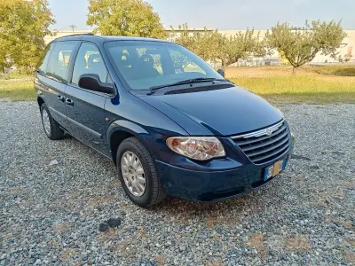 Usata Chrysler Voyager 116 CV (85 kW) 2004 Blu Monovolume