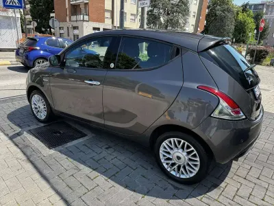 Usata Lancia Ypsilon Platinum 69 CV (50 kW) 2014 Utilitaria
