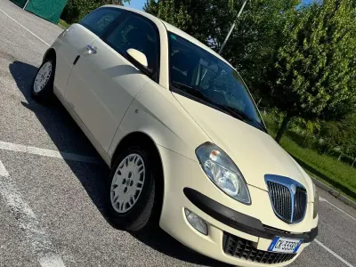 Usata Lancia Ypsilon 60 CV (44 kW) 2004 Beige Utilitaria