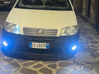 Usata Fiat Punto 70 CV (51 kW) 2005 Utilitaria