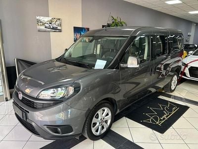 Usata Fiat Doblò Lounge 120 CV (88 kW) 2022 Grigio Monovolume