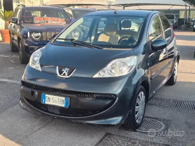 Usata Peugeot 107 68 CV (50 kW) 2009 Grigio Utilitaria