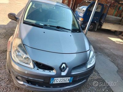 Usata Renault Clio II 75 CV (55 kW) 2010 Grigio Berlina