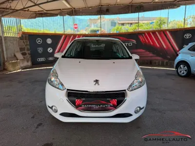 Usata Peugeot 208 Active 68 CV (50 kW) 2012 Bianco Utilitaria