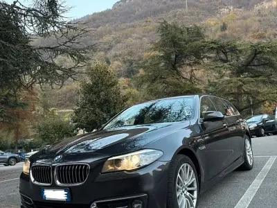 Usata BMW 520 Luxury Line 190 CV (139 kW) 2014 Grigio Station wagon