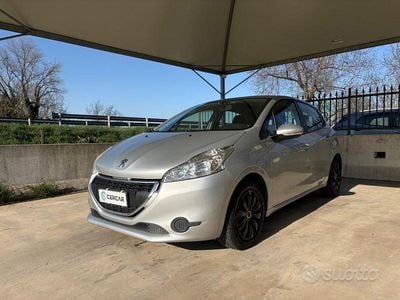 Usata Peugeot 208 68 CV (50 kW) 2014 Grigio Utilitaria