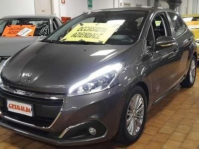 Usata Peugeot 208 Active 102 CV (75 kW) 2019 Grigio scuro / metallizzato Utilitaria