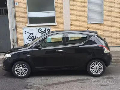 Usata Lancia Ypsilon 69 CV (50 kW) 2016 Nero Utilitaria