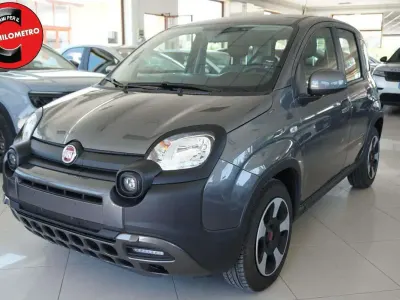 Usata Fiat Panda Cross Cross 69 CV (50 kW) 2023 Grigio scuro Utilitaria