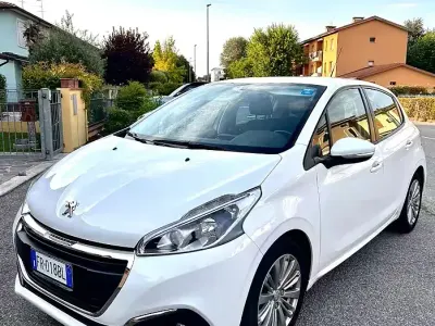 Usata Peugeot 208 82 CV (60 kW) 2018 Bianco Utilitaria