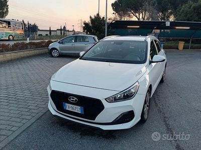 Usata Hyundai i30 136 CV (100 kW) 2019 Bianco Station wagon