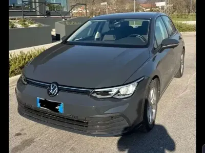 Usata VW Golf VIII Life 116 CV (85 kW) 2020 Berlina