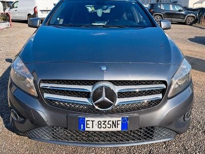 Usata Mercedes A180 109 CV (80 kW) 2014 Grigio Berlina