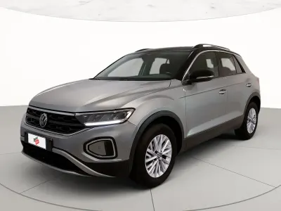 Usata VW T-Roc Life 110 CV (80 kW) 2023 Pyrit silver metallizzato nero SUV