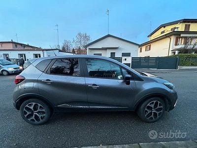 Usata Renault Captur 110 CV (80 kW) 2019 Grigio SUV