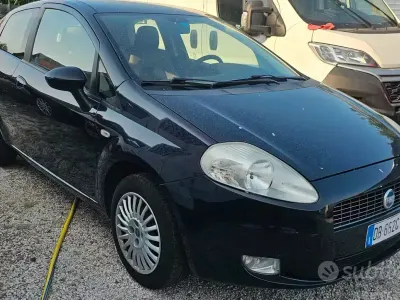 Usata Fiat Grande Punto Dynamic 65 CV (47 kW) 2006 Bluazzurro Utilitaria