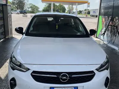 Usata Opel Corsa Elegance 101 CV (74 kW) 2023 Utilitaria