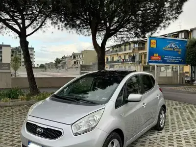 Usata Kia Venga 90 CV (66 kW) 2013 Grigio Utilitaria