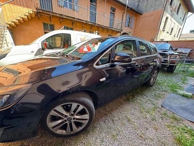 Usata Opel Astra Sport 60 CV (44 kW) 2011 Nero Station wagon