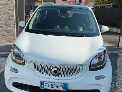 Begagnad Smart ForFour Electric Drive 41 kW (56 HK) 2019 Vit Sedan