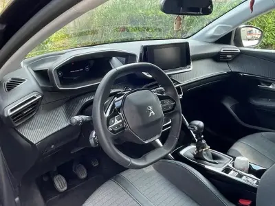 Usata Peugeot 208 Allure 101 CV (74 kW) 2023 Nero Utilitaria