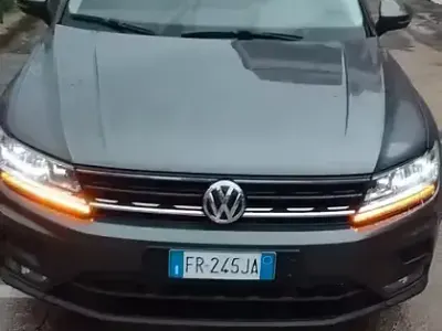 Usado VW Tiguan 116 CV (85 kW) 2018 Gris SUV