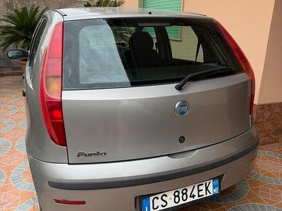 Grigio Usata 2004 Fiat Punto Utilitaria | 2000 €