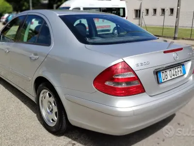 Usata Mercedes E200 Avantgarde 163 CV (119 kW) 2004 Grigio Berlina