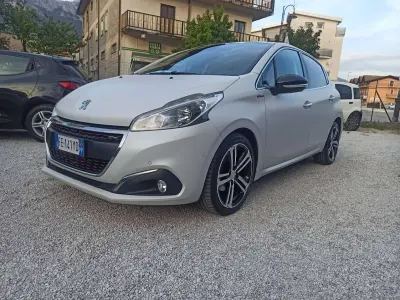 Usata Peugeot 208 GT-line 99 CV (72 kW) 2016 Bianco perla opaco Utilitaria
