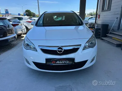 Usata Opel Astra 110 CV (80 kW) 2013 Bianco Station wagon
