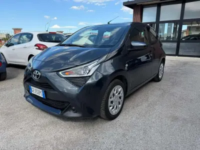 Usata Toyota Aygo X-play 72 CV (52 kW) 2021 Grigio Utilitaria