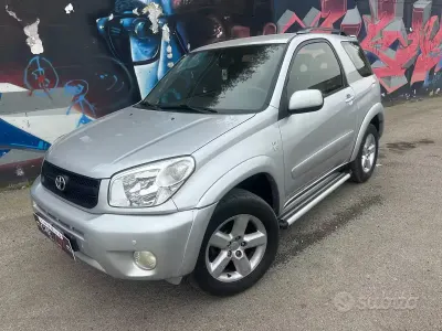 Usata Toyota RAV4 150 CV (110 kW) 2005 Grigio SUV