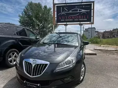 Usata Lancia Delta 120 CV (88 kW) 2011 Grigio Utilitaria