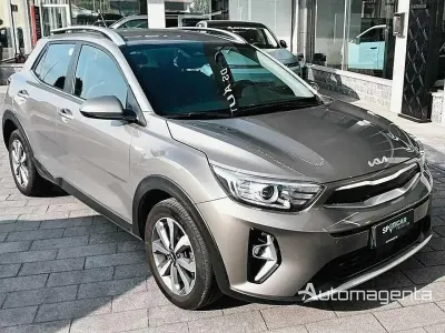 Second-hand Kia Stonic Style 99 CP (72 kW) 2022 Verde SUV