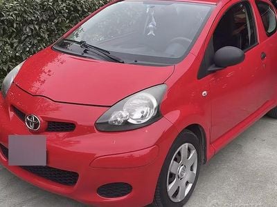 Usata Toyota Aygo 68 CV (50 kW) 2009 Rosso Utilitaria